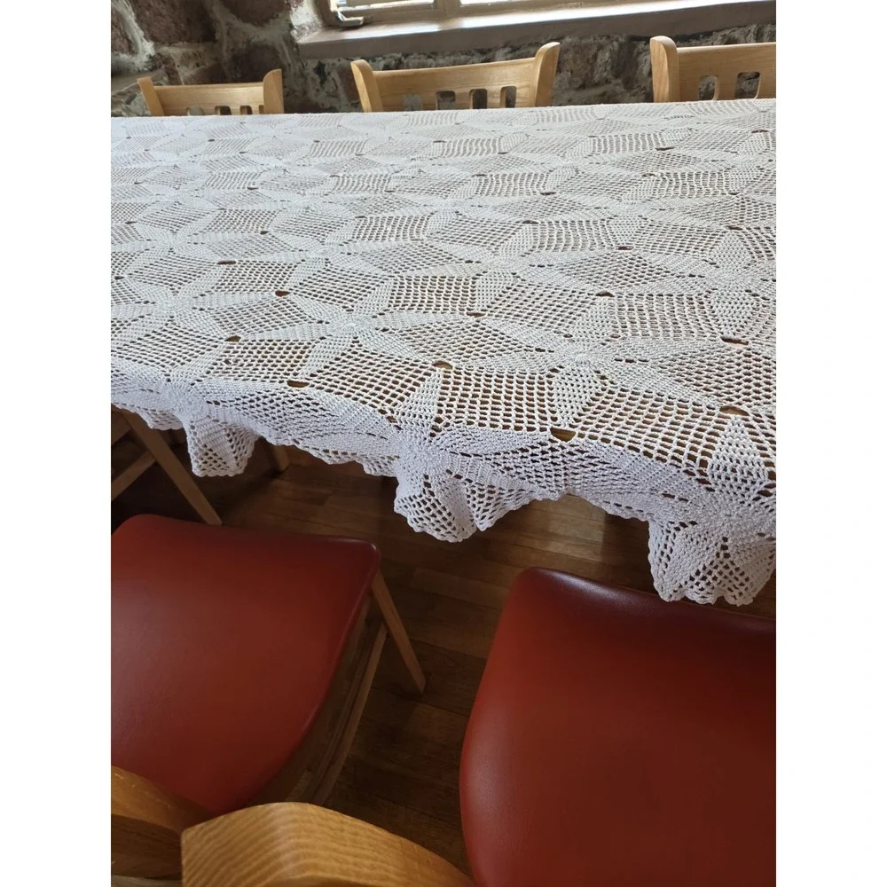 Vtg White Crochet Tablecloth Floral Scallops 40x77 Cotton Minor Flaws See Pics